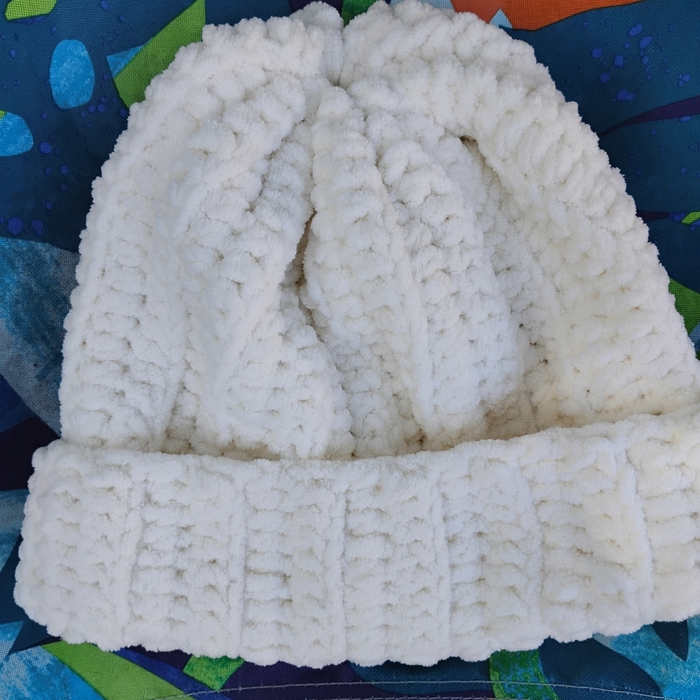 Super chunky crocheted hat - Picture 5 of 5